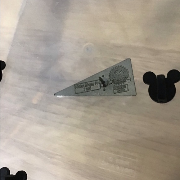 VTG Disney Park 2 Mickey Mouse Pin Trading Authentic Original Pin 2 Hidden Pins - Picture 7 of 7